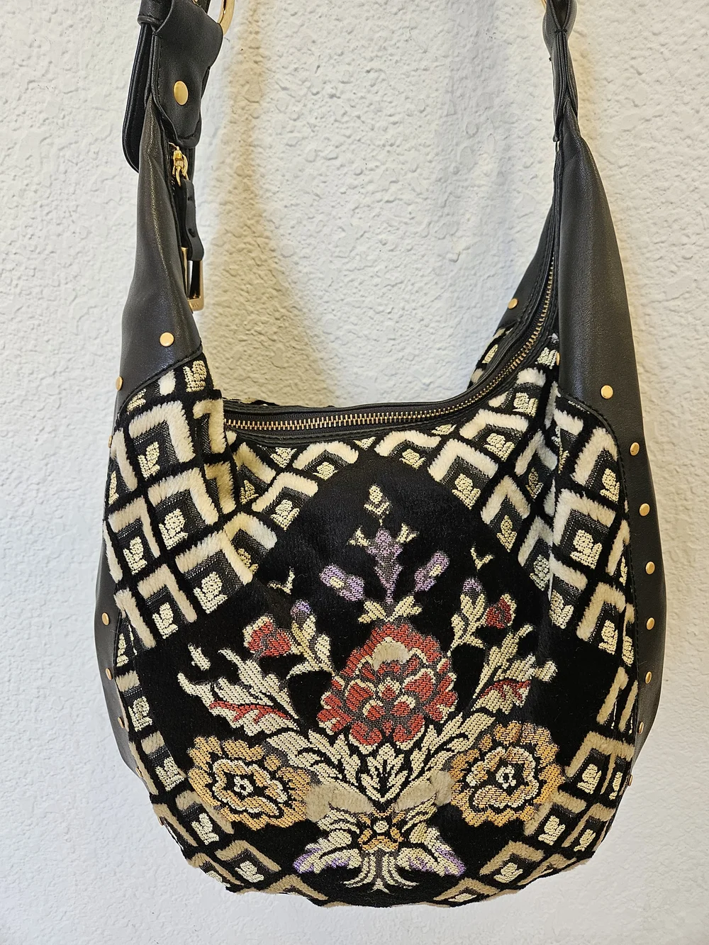 Maxx NY Vintage Floral Crest Tapestry Carpet Bag Hobo Purse Black Leather